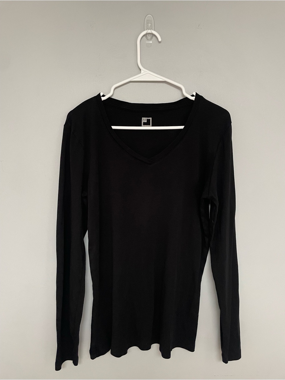 JCP - Classic Black Rounded V-Neck Long Sleeve Top